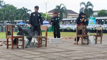 Atraksi Pagar Nusa Pukau Peserta Apel Kemanusiaan PWNU 