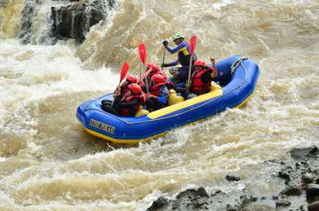 Serunya Menyusuri Sungai dengan Rafting di Banjarnegara