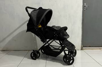 Kenapa Beberapa Bayi Takut Naik Stroller?