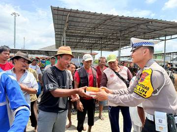 Jumat Berkah, Satlantas Polres Demak Berikan Edukasi Berlalulintas 