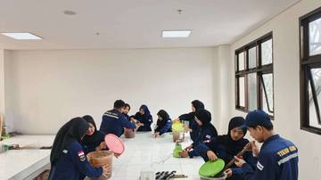 Mahasiswa Unwahas Manfaatkan Daun Kering untuk Kompos