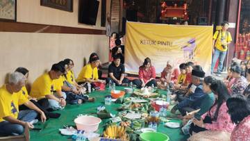 Jelang Imlek, Etnis Tionghoa Memulai Dengan Ketuk Pintu 