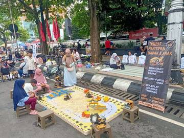 Main Miniatur Ekskavator, Cara Bapak-bapak Puaskan Inner Child