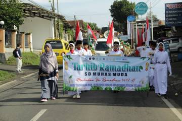 Ratusan Pelajar Muhammadiyah Sukorejo Meriahkan Pawai Sambut Ramadan