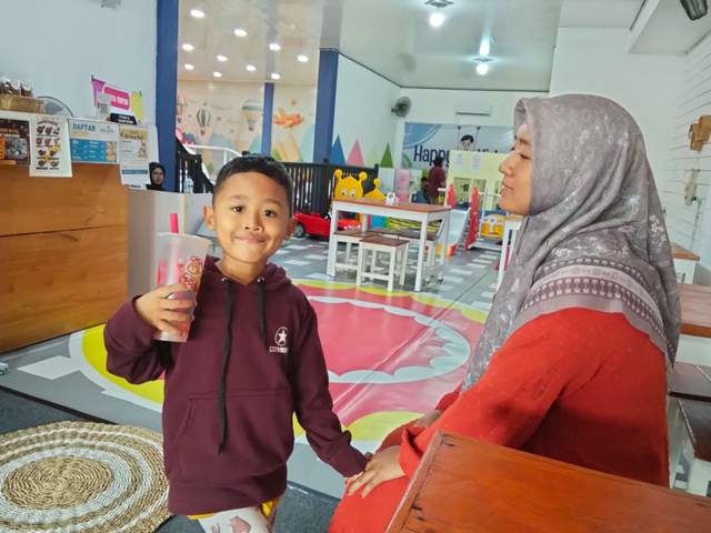 Playground Jadi Pilihan Hiburan Anak di Sendawar