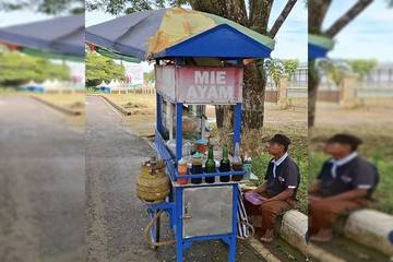 Kisah Umar, Pedagang Mi Ayam Keliling di Kubar