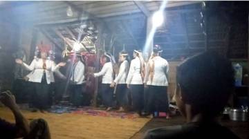 Tarian Ngerangkau,Tarian Penghormatan Terakhir dari Keluarga Untuk Arwah