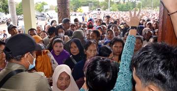 Ribuan Warga Kubar Banjiri Kegiatan Bazar Murah PKK