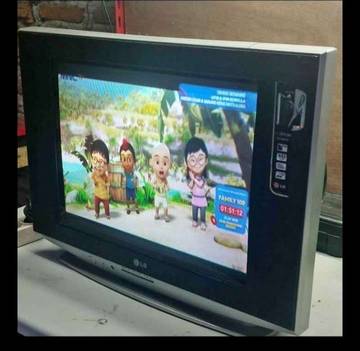 Pastikan Jarak Nonton Televisi Kita Sudah Pas 