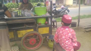 Meraup Cuan dari Bisnis Jual Pentol 
