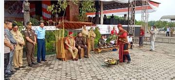 Makna Sakral Upacara Tepung Tawar di Kutai Barat