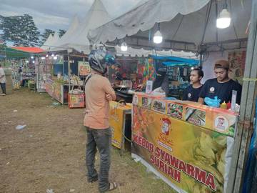 Dahau Kutai Barat Hidupkan Ekonomi Pasar Malam