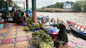 Pasar Terapung Lokbaintan: Daya Tarik Wisata Ikonik Banjarmasin