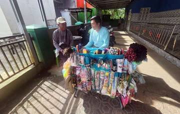 Cerita Pak Ukay, Pedagang Asongan Kubar