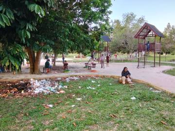  Sampah Berserakan, Kenyamanan Taman Anak Kutai Barat Terganggu
