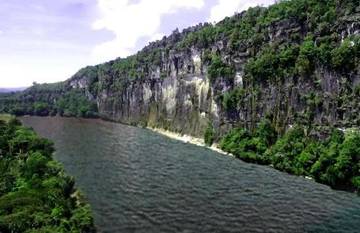 Batu Dinding Mahakam Ulu Potensi Wisata Unggulan