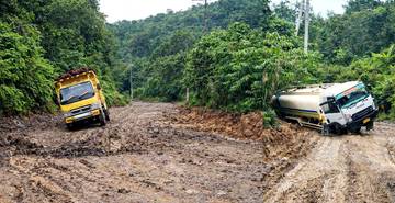 Dilema Penertiban Truk CPO-ODOL di Tengah Kerusakan Infrastruktur Kubar