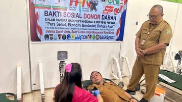 Bupati Kutai Barat Jadi Pendonor Pertama di Peringatan HPN