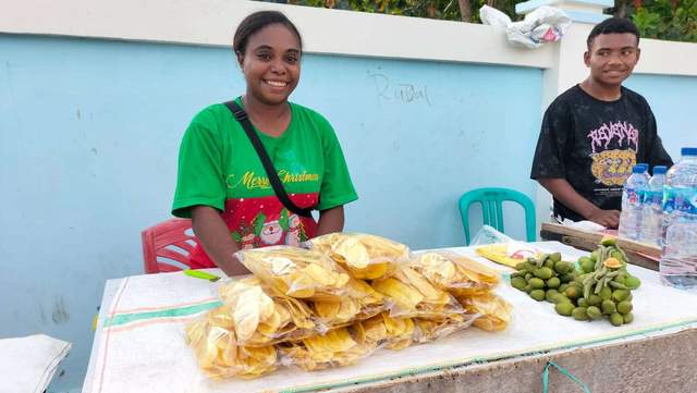 Keripik Pisang Kabuena Jadi Favorit Penumpang Fery