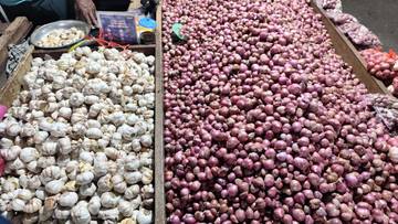 Harga Bawang Merah dan Putih di Serui Turun