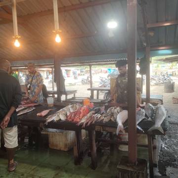 Harga Ikan Pasar Serui Stabil Meski Cuaca Buruk