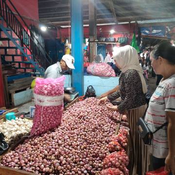 Stok Bawang di Pasar Serui Aman hingga Lebaran