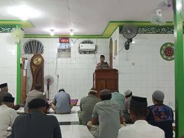 Waka  Polres Waropen Sampaikan Khutbah Pada Tarawih Ramadan 