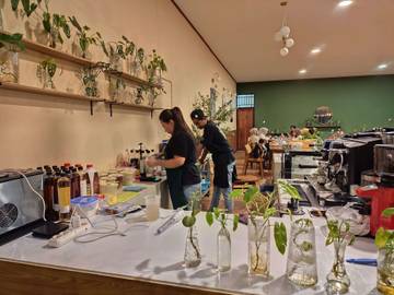 Ramadan Istimewa, Pengunjung Buka Puasa di Karariri Coffee and Eatery