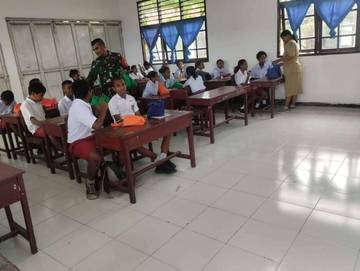 Babinsa Serui Pengawasan Dan Pendistribusian Makan Bergizi Gratis 