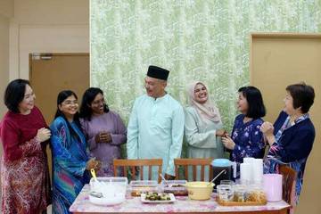 Kumpul dengan Keluarga Besar Saat Lebaran, ini Etikanya!