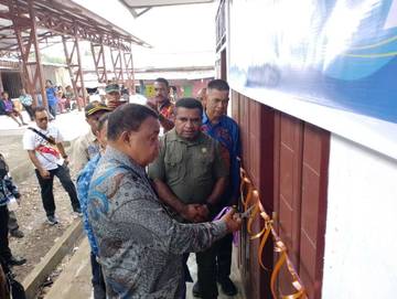 Bupati Yapen Resmikan Pasar Awunawai & Tambatan Perahu 