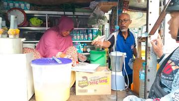 Lapak Pak Haris Menyediakan Apang Panas Khas Bugis