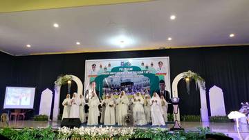 MT. Qurrata Ayun Mappasirapi Meriahkan Pelepasan Jamaah Haji Serui