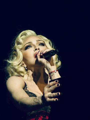 Dari Layar Lebar ke Serial : Kisah Hidup Madonna di Netflix