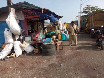 Penanganan Sampah di TPS Pasar Serui