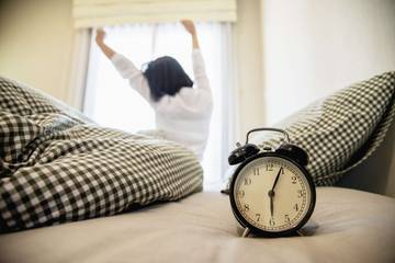 Bangun Pagi di Jam yang Sama? Berikut Manfaatnya