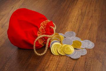 Simpan Aset dengan Emas: Tips Investasi yang Menguntungkan