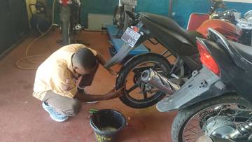Siswa SMKN 1Kainui Tekuni Dunia Otomotif dengan Semangat