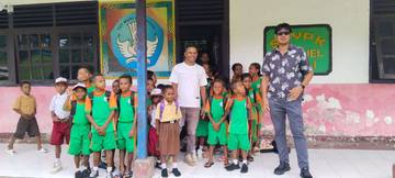Rian Hendrik Tinjau Proses Belajar Mengajar Dua Distrik