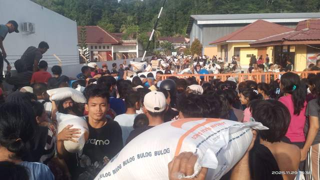 Gudang Bulog Sibolga Dijarah Massa