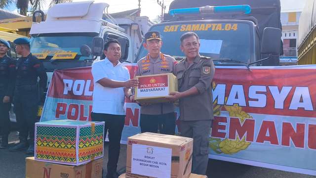 Kapolri Salurkan Bantuan untuk Korban Banjir Tapteng-Sibolga