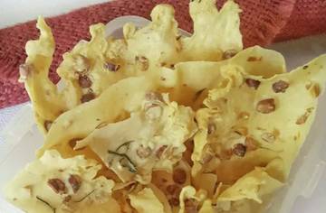 Kriuknya Peyek Kacang, Camilan Gurih yang Bikin Nagih