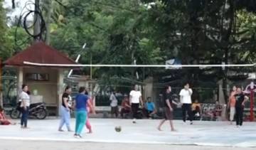 Kebiasaan Menjelang Buka, Anak Muda Tetap Antusias