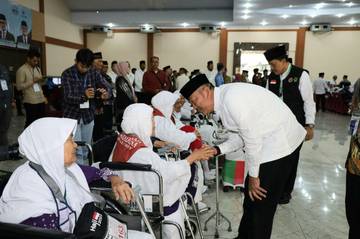 Lepas Jemaah Haji, Bupati Madina Titip Doa 