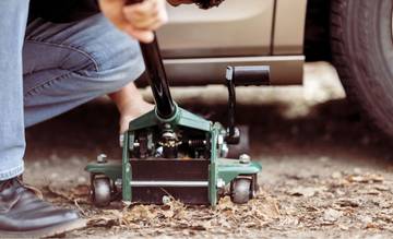 Pastikan Dongkrak pada Mobil Bekerja dengan Baik