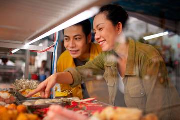 Strategi Menarik Pasar Modern, Makanan Lokal vs Western