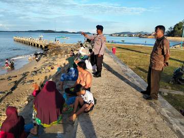 Sat Polairud Polres Sibolga Pantau Wisata Pantai Pelabuhan