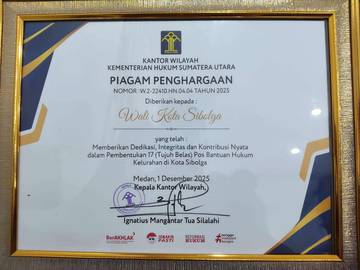 Wali Kota Sibolga Terima Penghargaan dari Kemenkum Sumut 