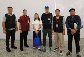 Dua WNA Tiongkok Dideportasi karena Instruktur Selam Ilegal