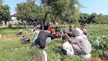 Nyekar, Tradisi Ziarah Kubur yang Sarat Makna